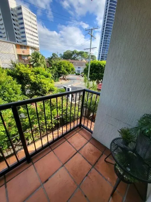 3 Bedroom Central Surfers Paradise Apartment Gold Coast